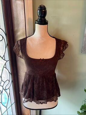 Floral Lace Peplum Scoop Neck Top in Brown